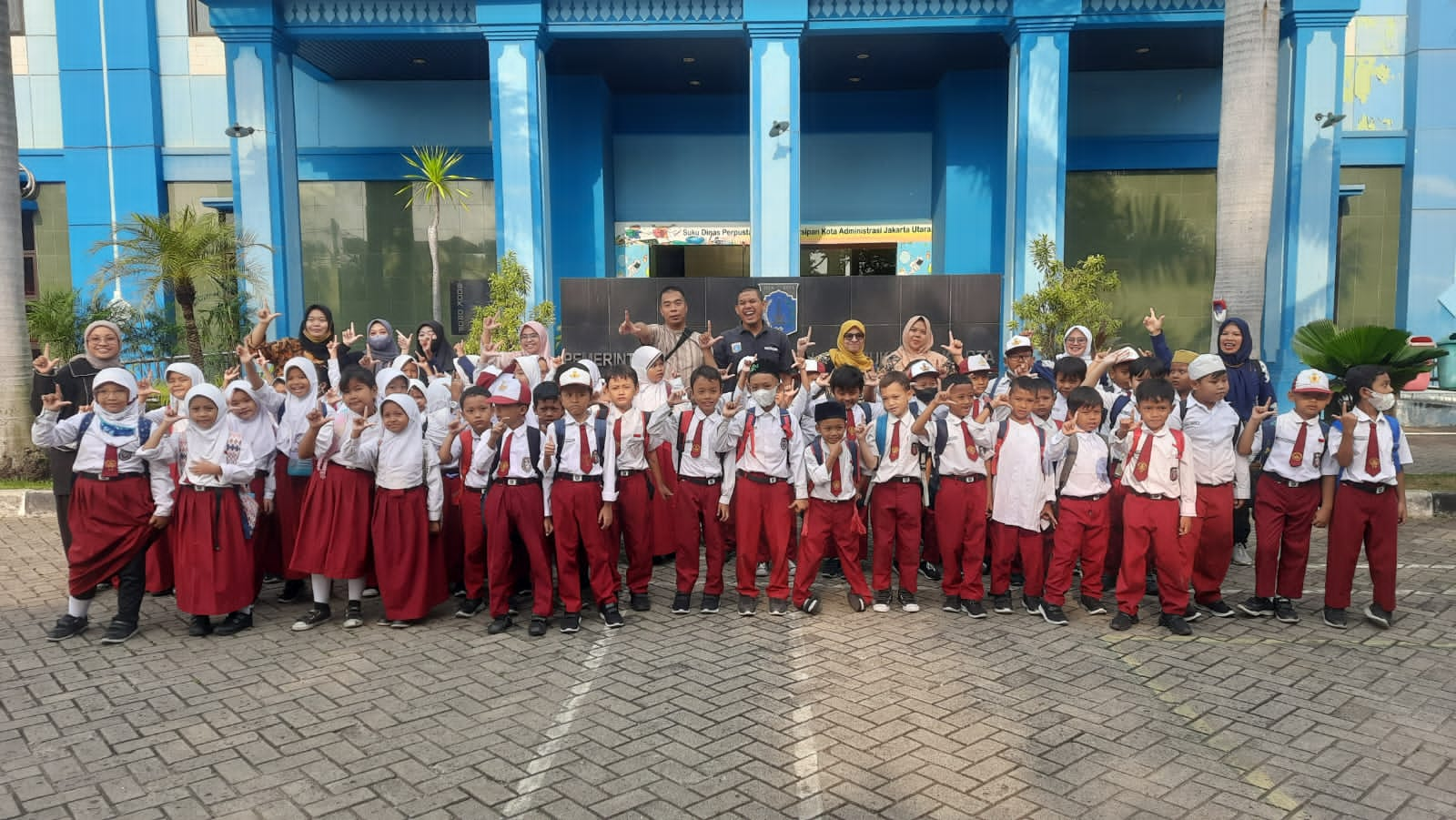 Wisata Literasi : Kunjungan SDN Pegangsaan Dua 01